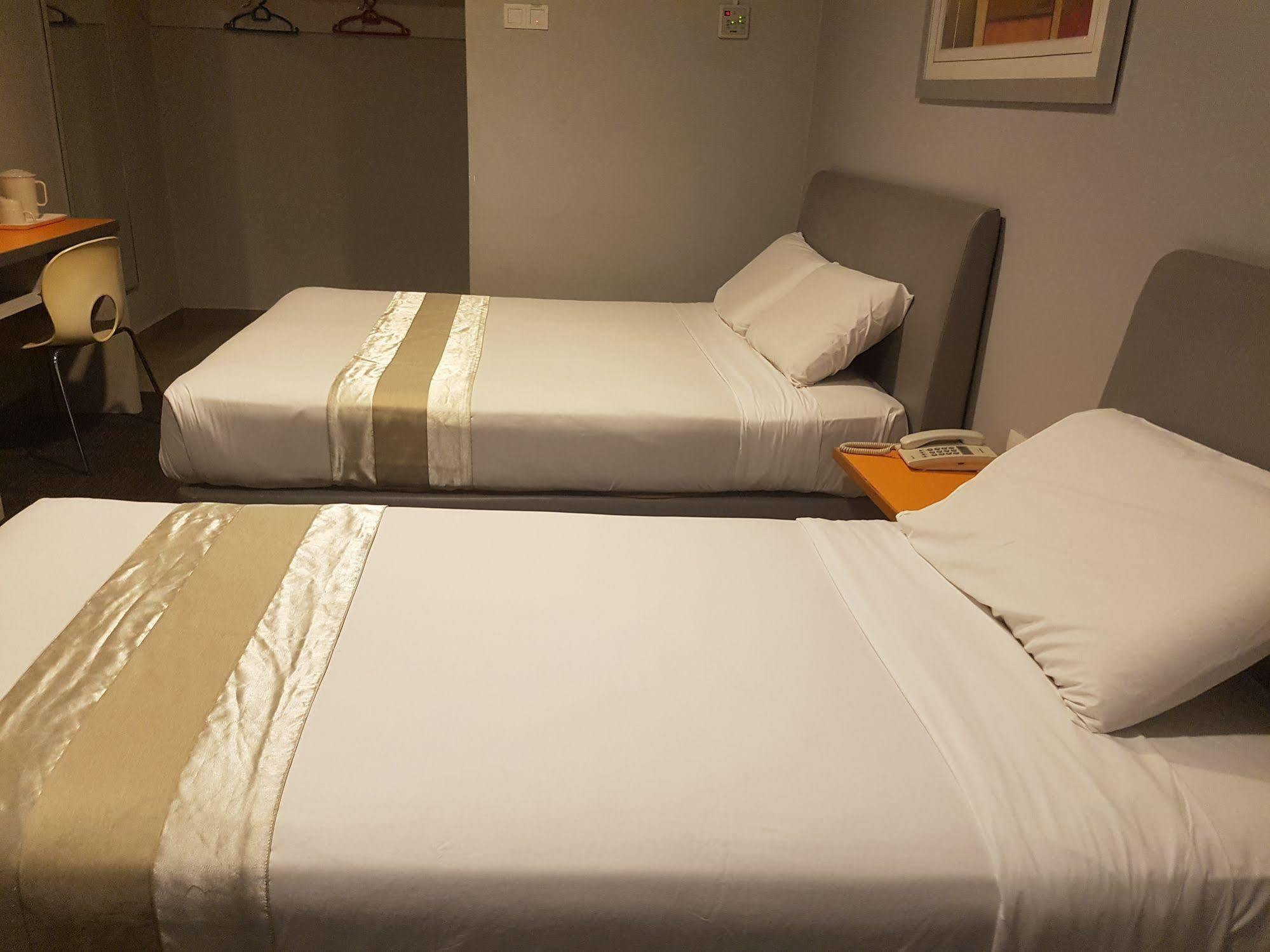 Swing & Pillows - Kl Sg Besi Formerly Known As U Pac Hotel Kuala Lumpur Esterno foto