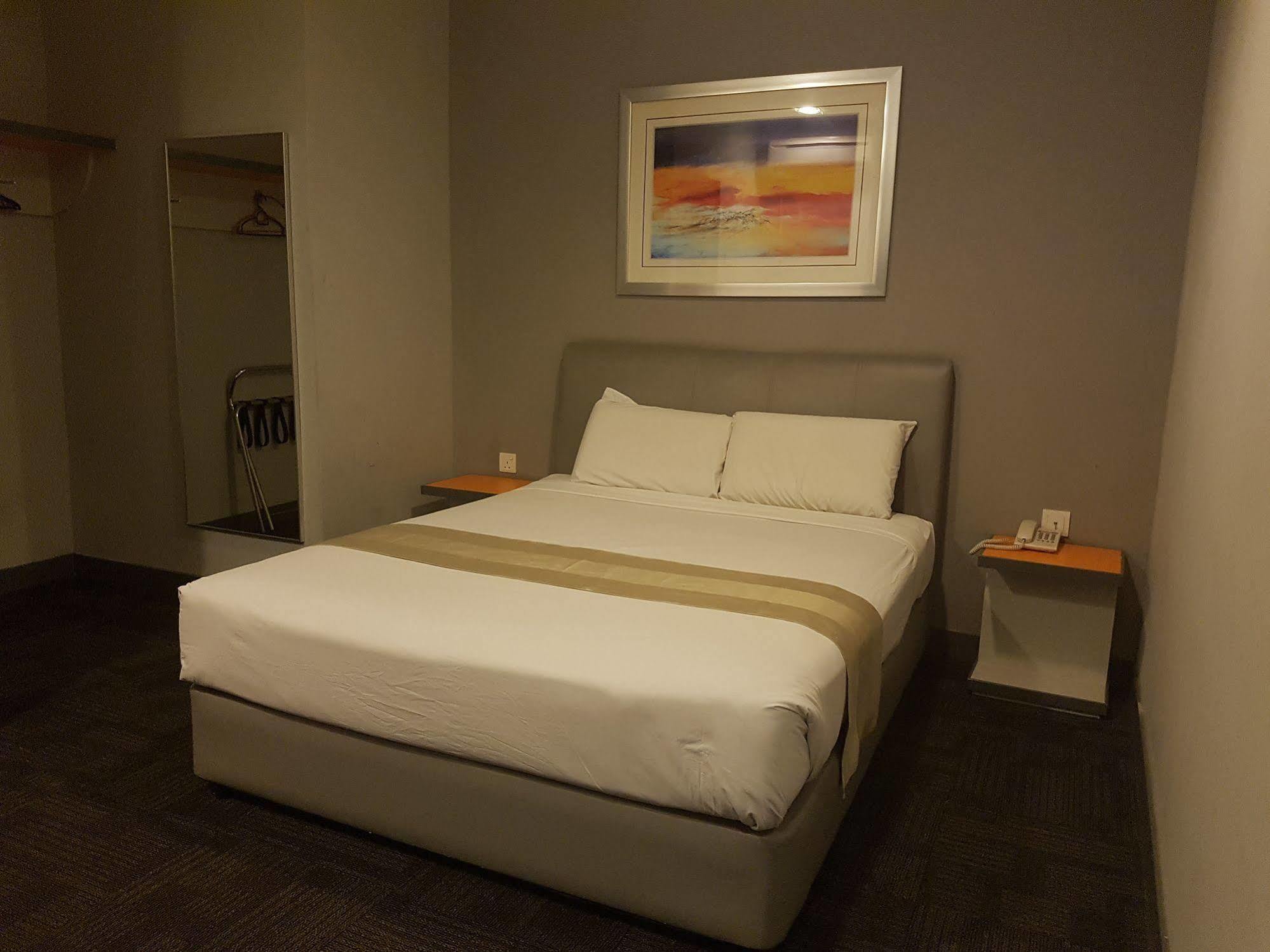 Swing & Pillows - Kl Sg Besi Formerly Known As U Pac Hotel Kuala Lumpur Esterno foto