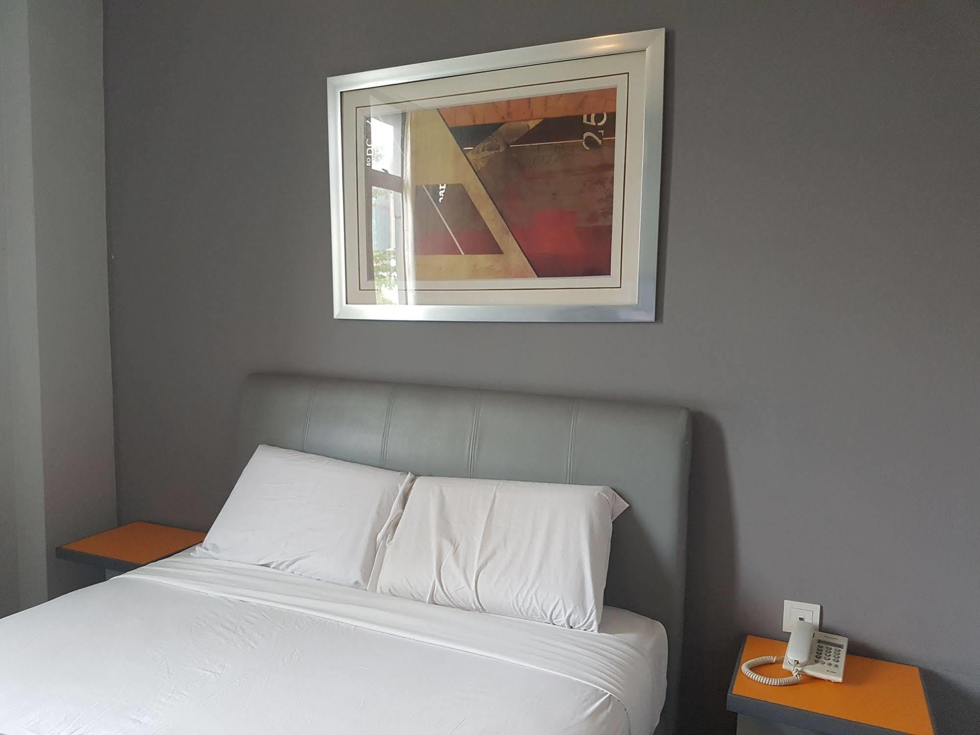 Swing & Pillows - Kl Sg Besi Formerly Known As U Pac Hotel Kuala Lumpur Esterno foto